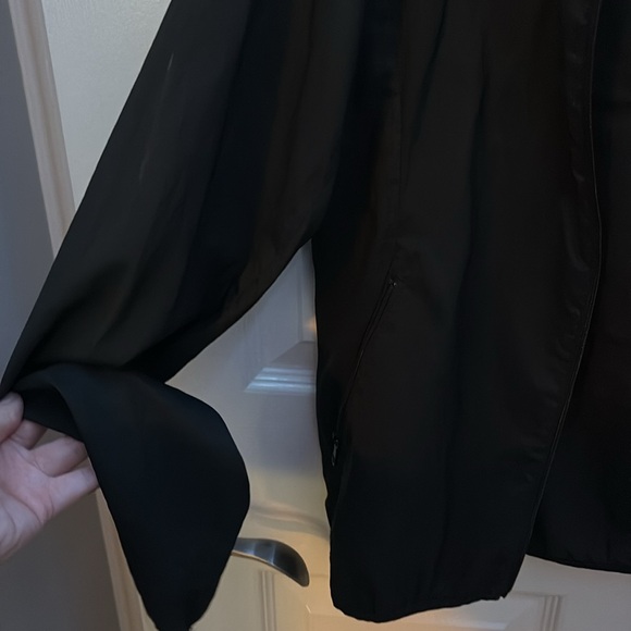 Uniqlo Windbreaker - Picture 3 of 4